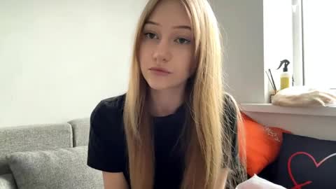 Snapshot of viviennewanko chatting on 30, 3, 2026 Kristy online show from 30, 3, 2026