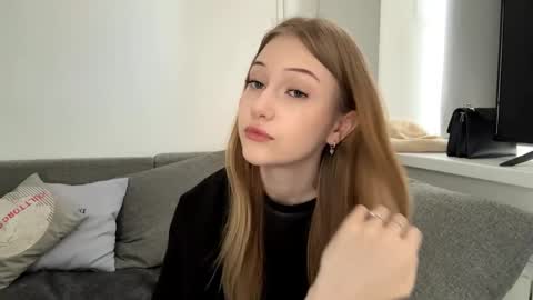 Snapshot of viviennewanko chatting on 30, 4, 2026 Kristy online show from 30, 4, 2026