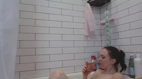 viviennoir online show from 14, 1, 2026