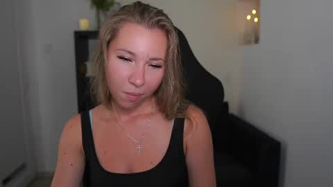 Snapshot of vivienvance18 chatting on 14, 7, 2026 VivienVance online show from 14, 7, 2026