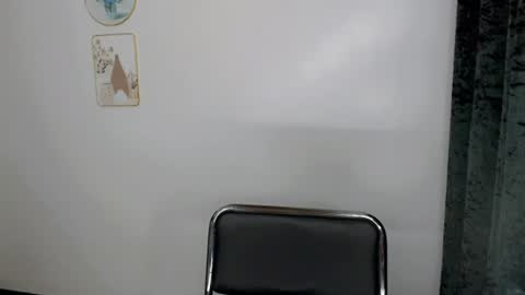 Snapshot of vixen_foxx chatting on 29, 6, 2026 vixen online show from 29, 6, 2026