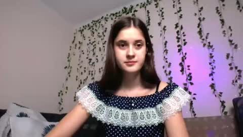 Snapshot of vixen_lily chatting on 20, 12, 2024 Vixen Lily online show from 20, 12, 2024