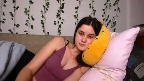 Snapshot of vixen_lily chatting on 2, 1, 2025 Vixen Lily online show from 2, 1, 2025