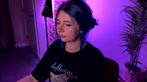 Polly  Online mostly at 9pm-2am UK Time online show from 30, 11, 2025