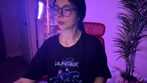 Polly  Online mostly at 9pm-2am UK Time online show from 27, 2, 2026