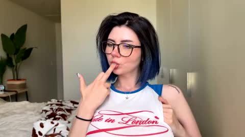 Snapshot of vixenp chatting on 5, 6, 2026 Polly Online mostly at 9pm-2am UK Time online show from 5, 6, 2026