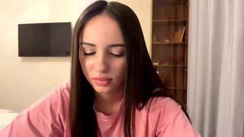 Snapshot of vixy_luna chatting on 16, 3, 2026 Miss Mia online show from 16, 3, 2026