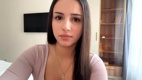 Snapshot of vixy_luna chatting on 4, 4, 2026 Miss Mia online show from 4, 4, 2026