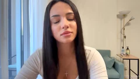 Snapshot of vixy_luna chatting on 10, 4, 2026 Miss Mia online show from 10, 4, 2026