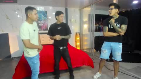 Snapshot of voyeurism_guys chatting on 24, 3, 2026 voyeurism_guys online show from 24, 3, 2026