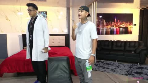 Snapshot of voyeurism_guys chatting on 10, 4, 2026 voyeurism_guys online show from 10, 4, 2026