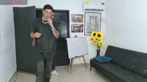 Snapshot of voyeurism_guys chatting on 14, 4, 2026 voyeurism_guys online show from 14, 4, 2026