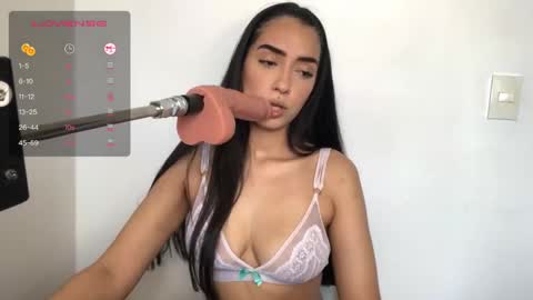 vsantini_ online show from 5, 2, 2025