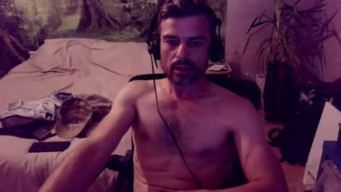 Snapshot of vuiljoske chatting on 26, 4, 2026 CBNewGuy online show from 26, 4, 2026