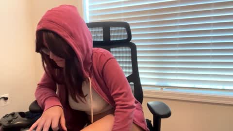 Snapshot of vvikki696996 chatting on 2, 12, 2024  Vikki y Valeria  online show from 2, 12, 2024