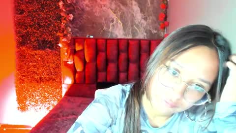 Snapshot of vykyrodriguez chatting on 5, 5, 2026 VYKY online show from 5, 5, 2026