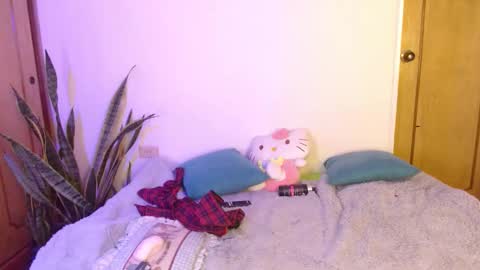 Snapshot of w_kittycat chatting on 3, 10, 2025 kitty SUPORT ME AND MY BABY SINGLE MOMY online show from 3, 10, 2025