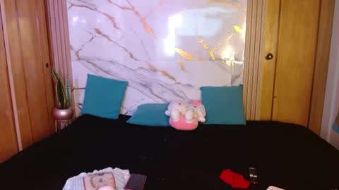 kitty SUPORT ME AND MY BABY SINGLE MOMY online show from 9, 4, 2026