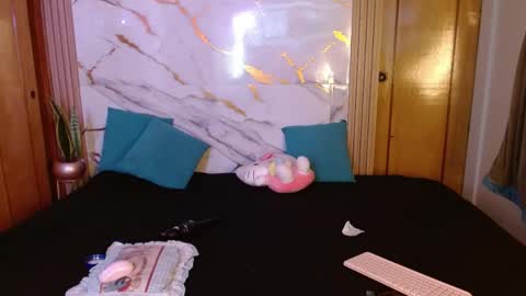 kitty SUPORT ME AND MY BABY SINGLE MOMY online show from 18, 4, 2026