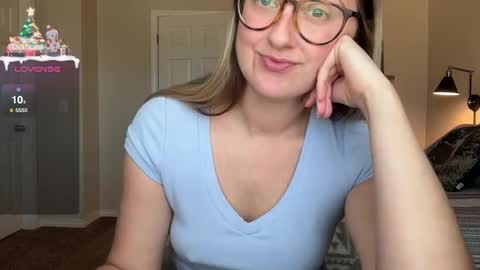 Snapshot of wanderlustjade chatting on 19, 12, 2024 Jade Adonis online show from 19, 12, 2024