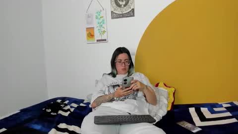 Snapshot of waningrosee chatting on 10, 11, 2025 Waningrose Lu online show from 10, 11, 2025