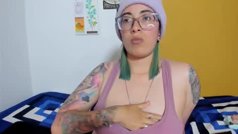 Snapshot of waningrosee chatting on 24, 11, 2025 Waningrose Lu online show from 24, 11, 2025