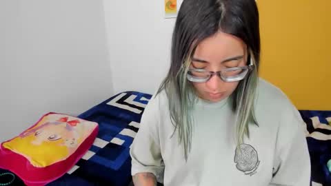 Snapshot of waningrosee chatting on 2, 12, 2025 Waningrose Lu online show from 2, 12, 2025