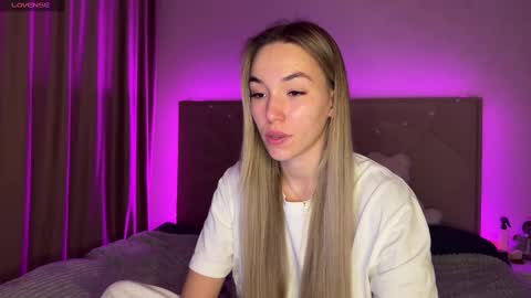 Snapshot of watergirl_ chatting on 27, 1, 2025 Im saving up for a new car help me online show from 27, 1, 2025