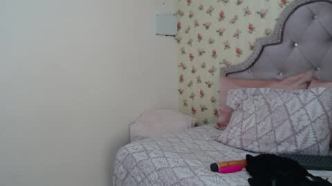 Snapshot of watson_crystal00 chatting on 4, 4, 2026 Milf Latina online show from 4, 4, 2026