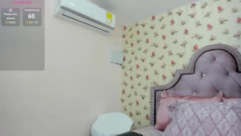 Snapshot of watson_crystal00 chatting on 24, 5, 2026 Milf Latina online show from 24, 5, 2026