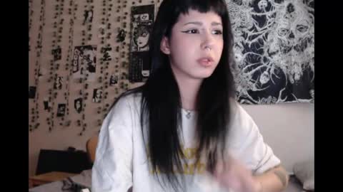 Snapshot of wavy_nights chatting on 19, 4, 2026 Mina online show from 19, 4, 2026