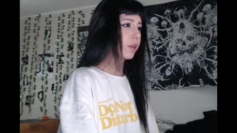 Snapshot of wavy_nights chatting on 24, 4, 2026 Mina online show from 24, 4, 2026