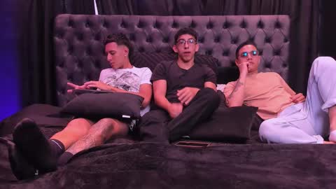 Snapshot of web_gammer_ chatting on 3, 2, 2026 Jhonny Dick his neighbors. online show from 3, 2, 2026