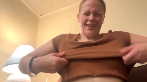 Snapshot of webcumcouple chatting on 20, 5, 2026 HayleyJay online show from 20, 5, 2026