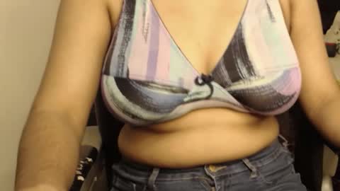 Snapshot of webshowxxx chatting on 23, 11, 2025 mina online show from 23, 11, 2025