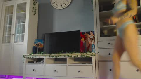 Snapshot of weed_princesss chatting on 4, 12, 2024 moon online show from 4, 12, 2024