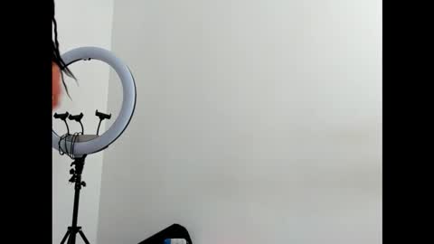 Wendy Gonzalez  online show from 23, 11, 2025