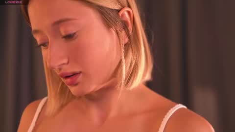 Daisy    online show from 31, 7, 2026