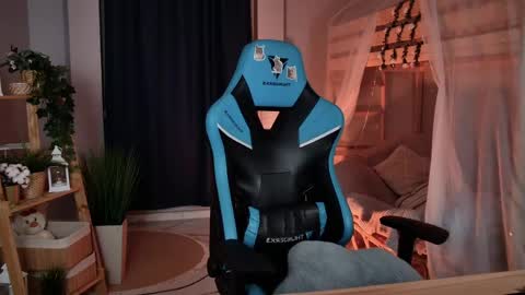 little girl who is always rightLisa online show from 2, 4, 2026