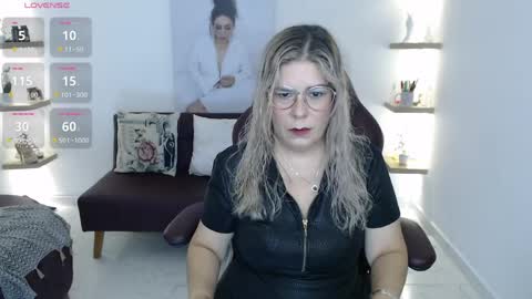 Snapshot of wet_liss chatting on 7, 6, 2026 Diva online show from 7, 6, 2026