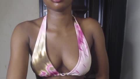 Snapshot of wet_pussy200 chatting on 19, 4, 2026 Bella online show from 19, 4, 2026