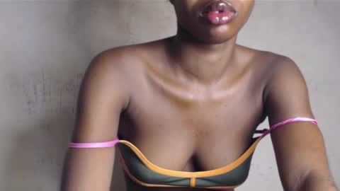 Snapshot of wet_pussy200 chatting on 20, 5, 2026 Bella online show from 20, 5, 2026
