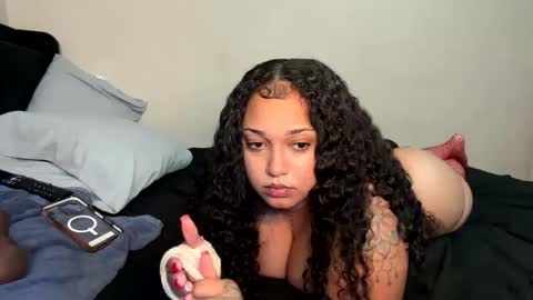 Snapshot of wetcreamerr chatting on 21, 4, 2026 SheSquirts online show from 21, 4, 2026