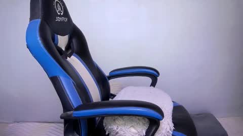 Snapshot of wetdream221 chatting on 31, 10, 2025 Beatrice Moan from LovenseWet from Tip MenuOpen for Private online show from 31, 10, 2025