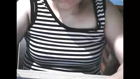 Snapshot of wethornypussy4u chatting on 19, 11, 2025 wethornypussy4u online show from 19, 11, 2025