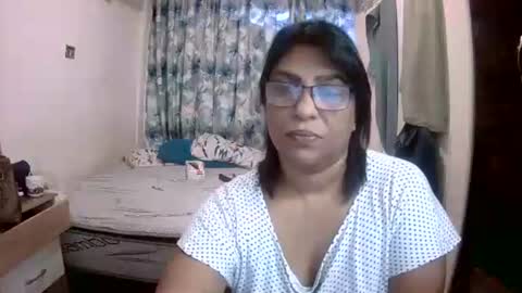 Snapshot of wetindian1971 chatting on 2, 4, 2026 kavita online show from 2, 4, 2026