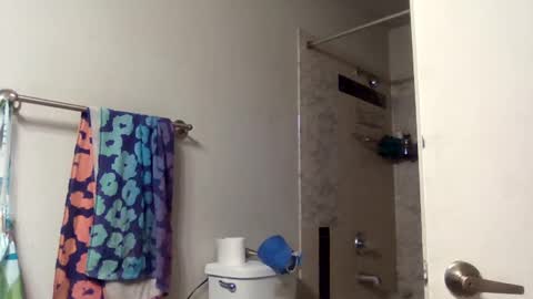 Snapshot of wetkyliecreams chatting on 2, 1, 2025 Kylie online show from 2, 1, 2025