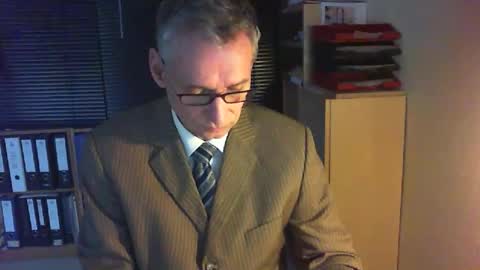 Snapshot of wetsuitedman chatting on 26, 3, 2026 Franz online show from 26, 3, 2026