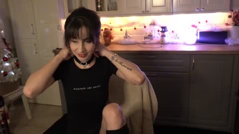 Victoria Maria online show from 2, 1, 2025