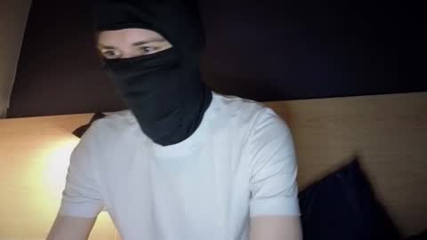 whispero_o online show from 4, 12, 2025